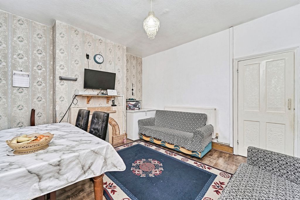 Property photo 3 of 20 Pbox-Img.Jpg