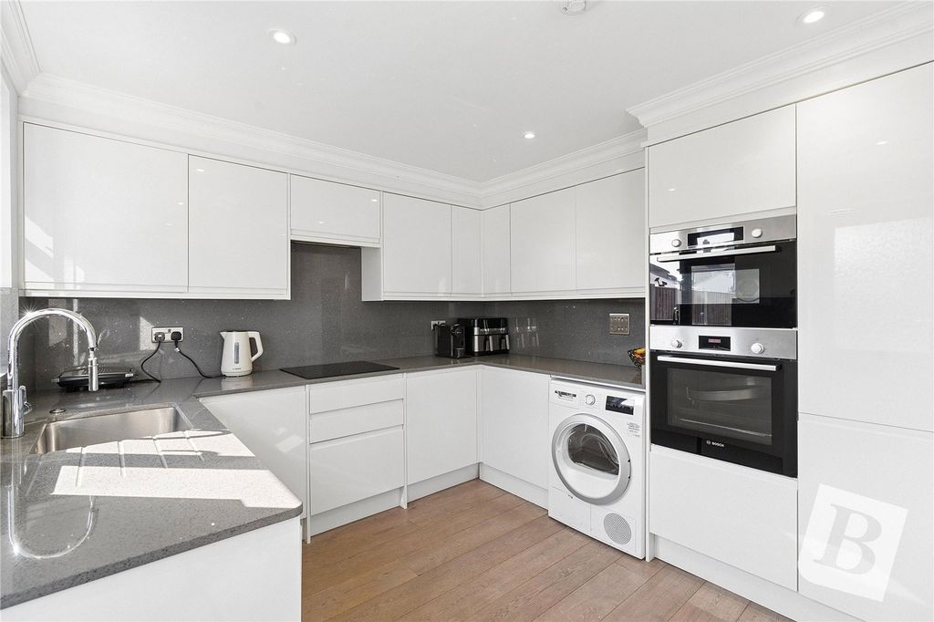 Property photo 3 of 15 Kitchen