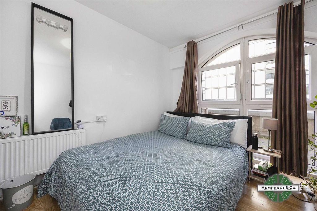 Property photo 3 of 14 Flat 43 Bath Court St. Luke's Estate, Bath Stree