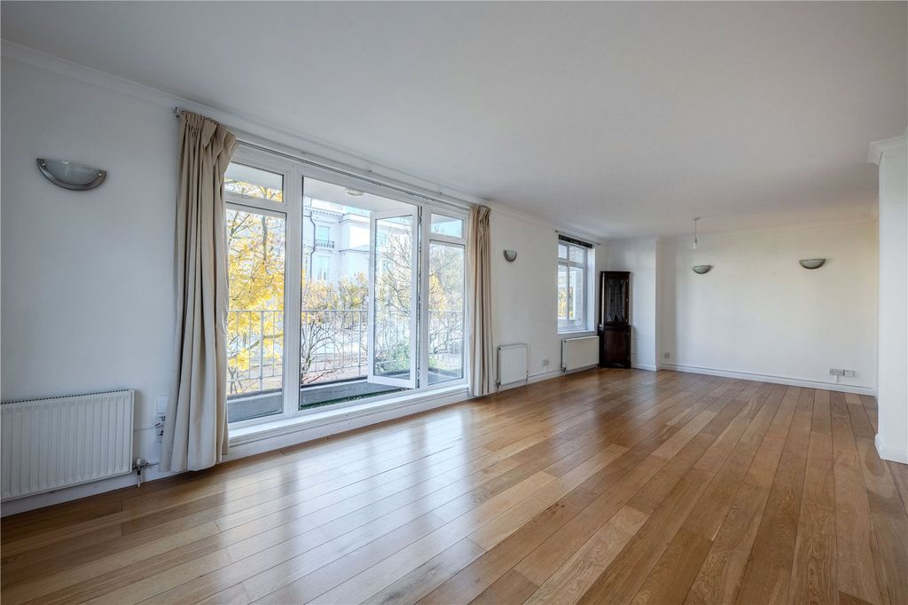 Property photo 3 of 13 Reception 2