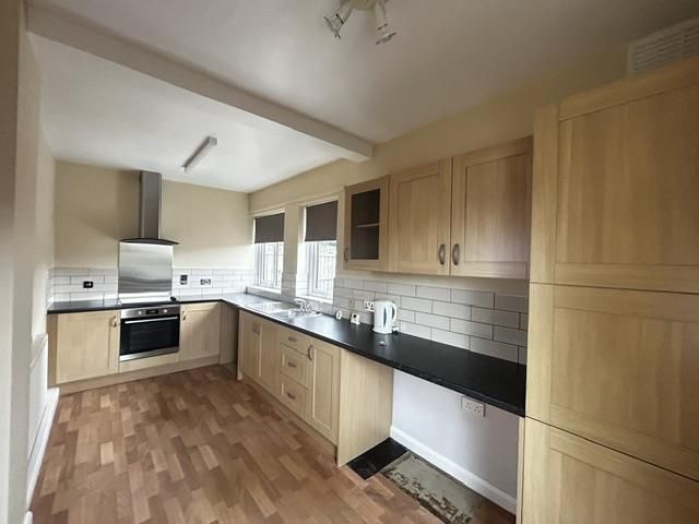 Property photo 3 of 9 Kitchen
