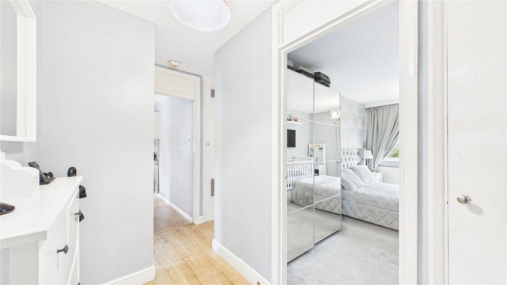 Additional image 12 of 2 bed flat for saleLightwater, Surrey GU18