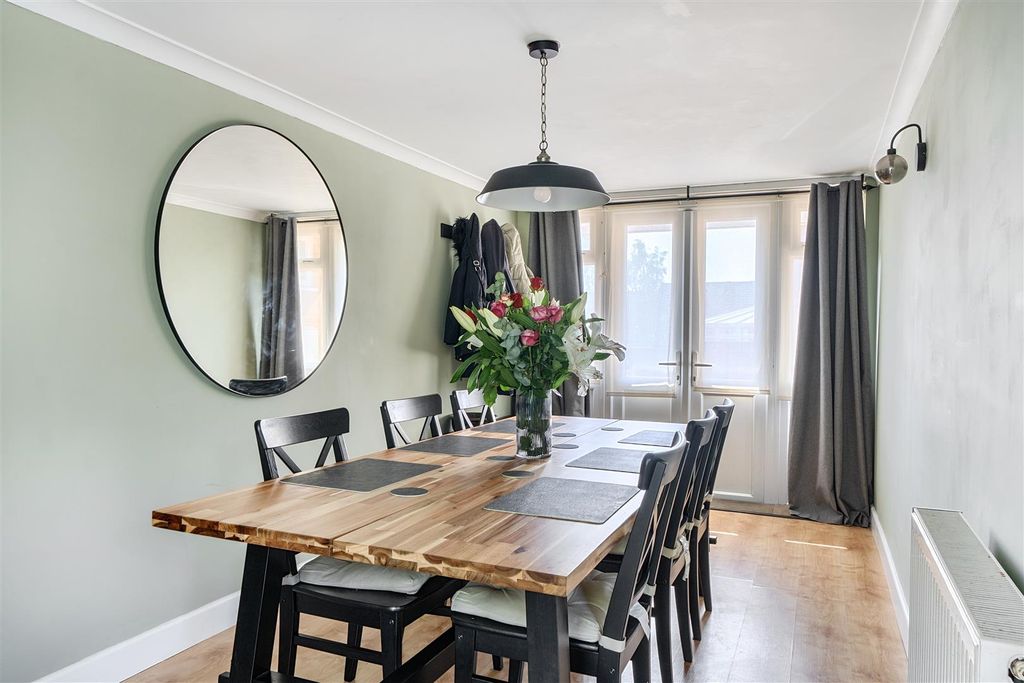 Property photo 3 of 21 Dining Area