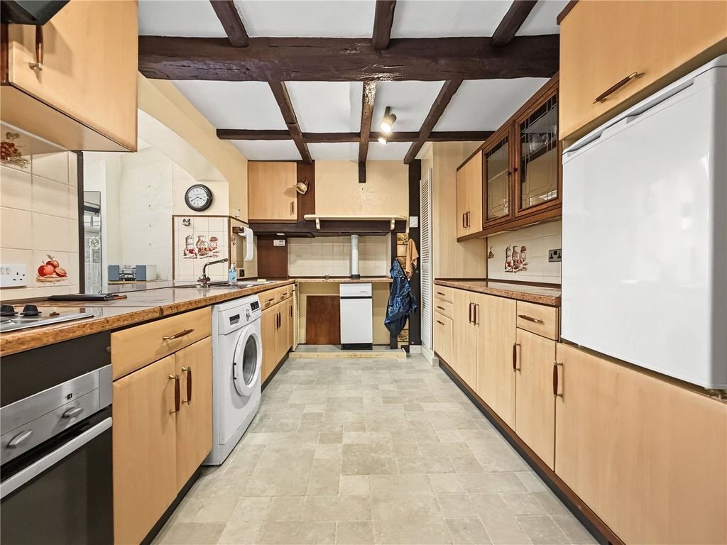 Property photo 3 of 25 Kitchen
