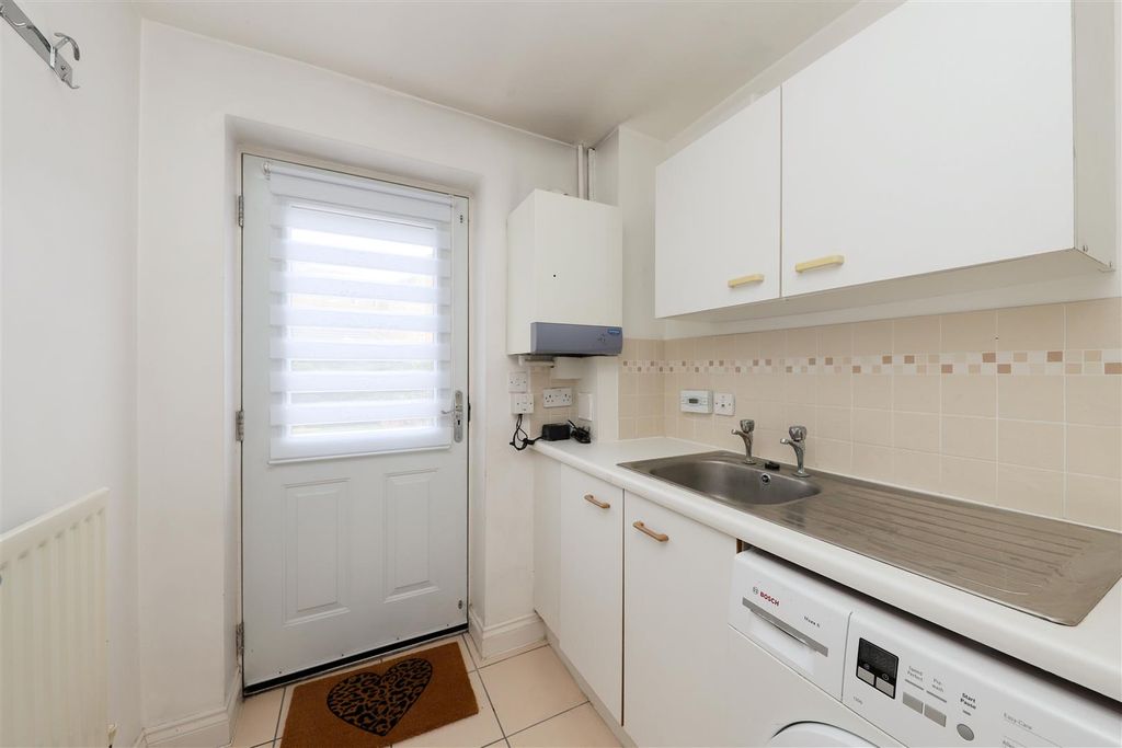 Property photo 3 of 18 Utility Room