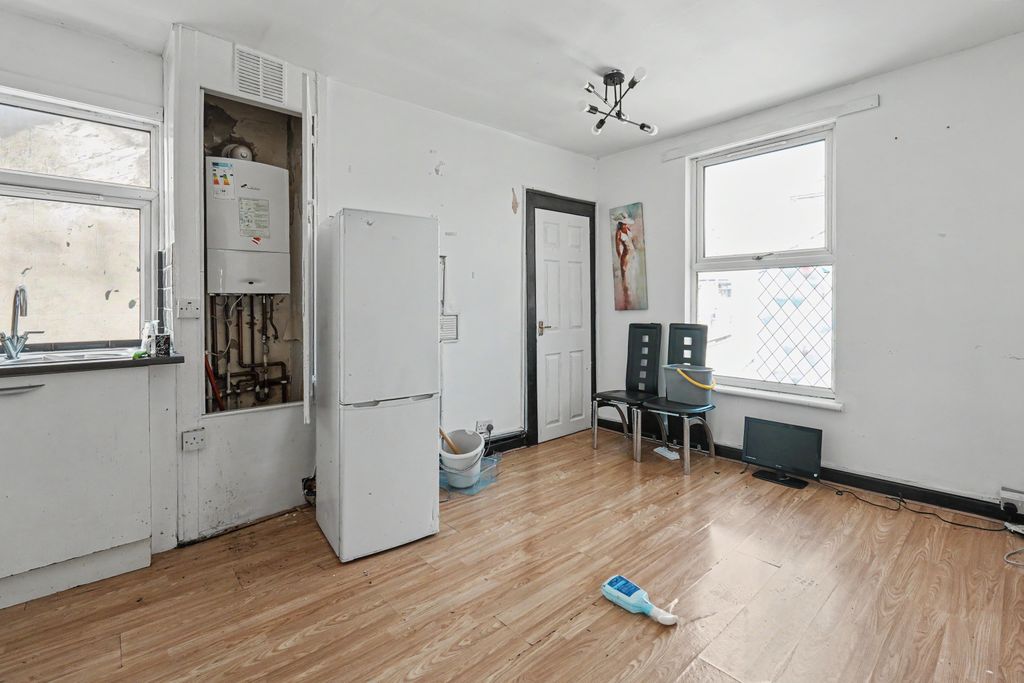 Property photo 3 of 17 65 Goodison Road, Liverpool, L4 4Ej