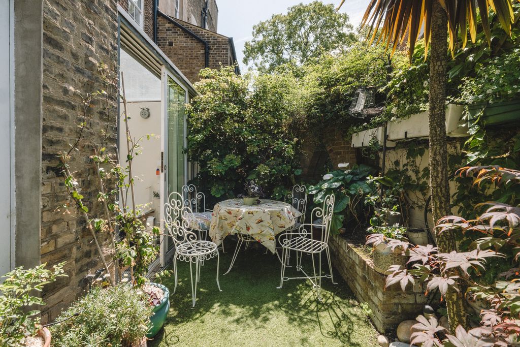 Property photo 3 of 27 350695 - 8Grovelane_Highres-50.Jpg