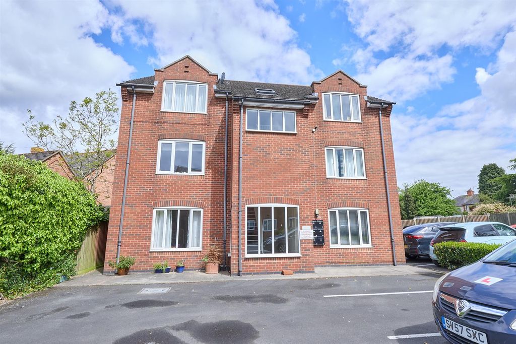 Property photo 1 of 7 Regency Court_5.Jpg