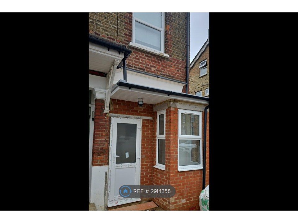 Property photo 2 of 9 Private Entrance To Ensuite Room, With Bay-Window