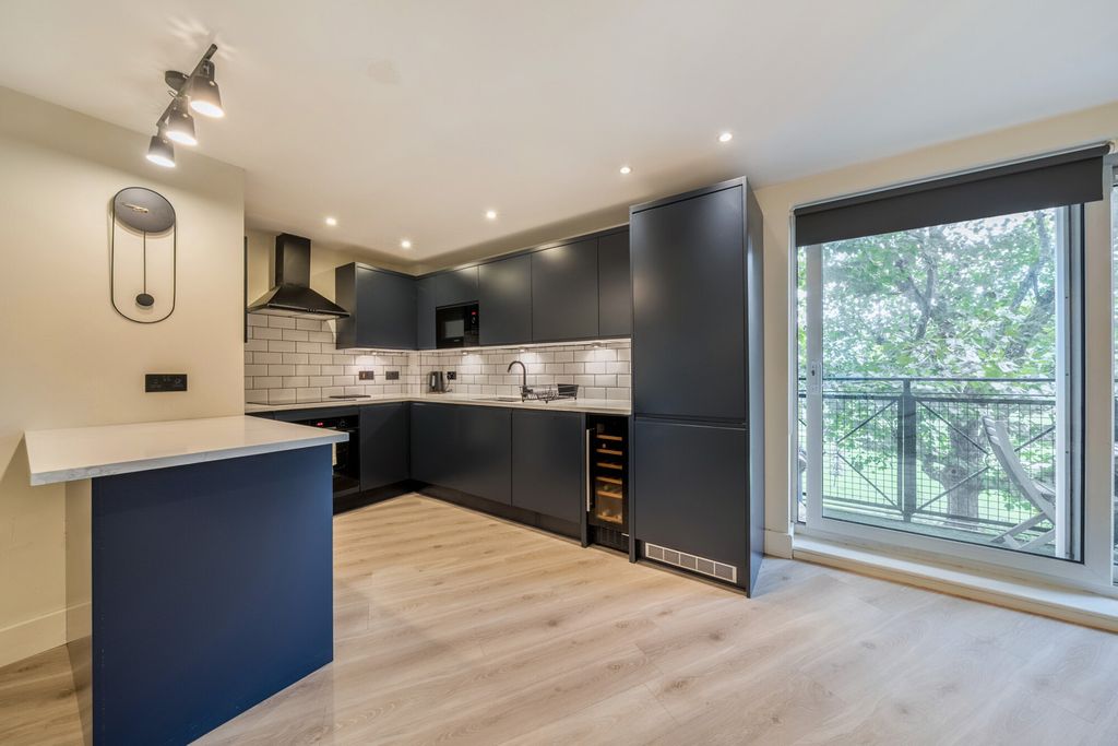 Property photo 1 of 17 Kitchen