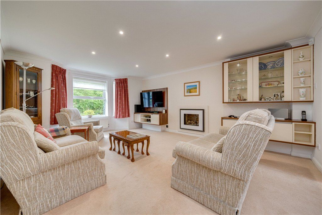 Property photo 2 of 18 Sitting Room