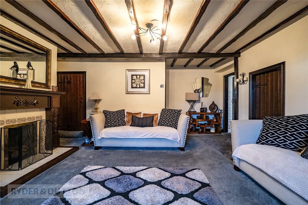 Property photo 2 of 27 Picture No. 35