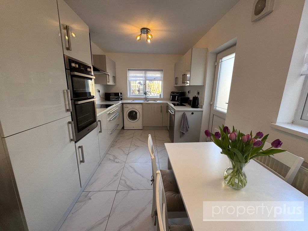 Property photo 2 of 16 Picture No. 13