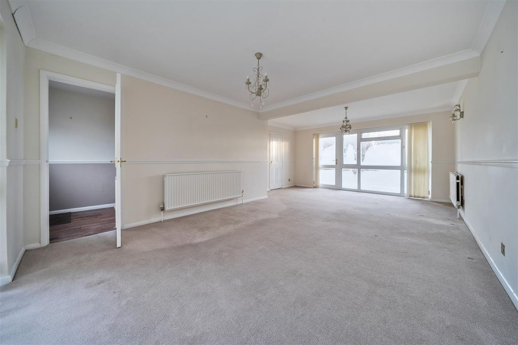 Property photo 2 of 19 Living/Dining Room