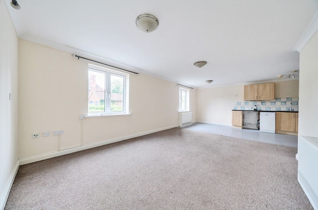 Property photo 3 of 12 1302497-7-684Aa1B...