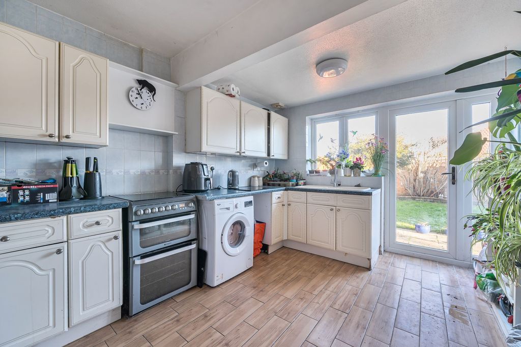 Property photo 3 of 13 Kitchen