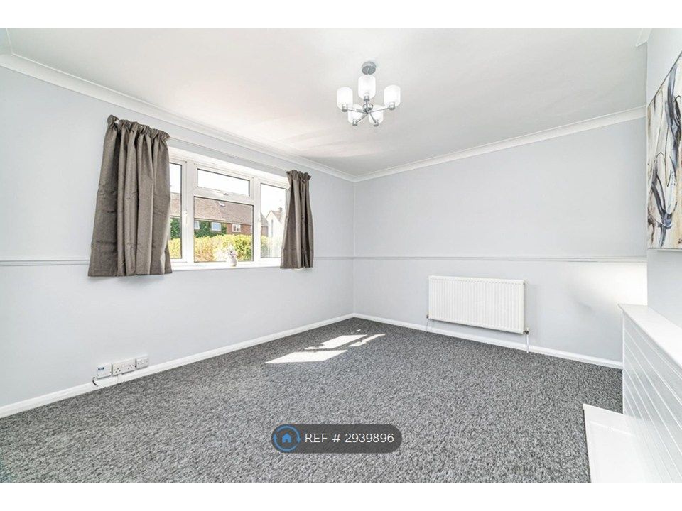 Property photo 3 of 10 Living Room