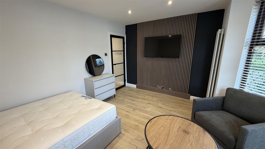 Property photo 3 of 15 20260330_155330219_Ios.Jpg