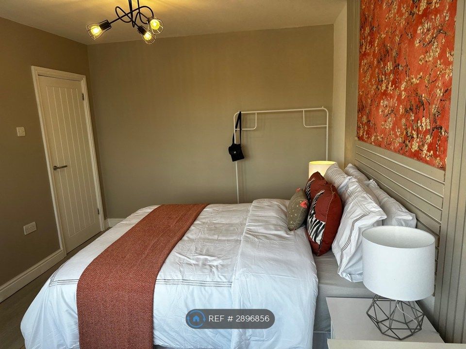 Property photo 1 of 22 Bedroom 1
