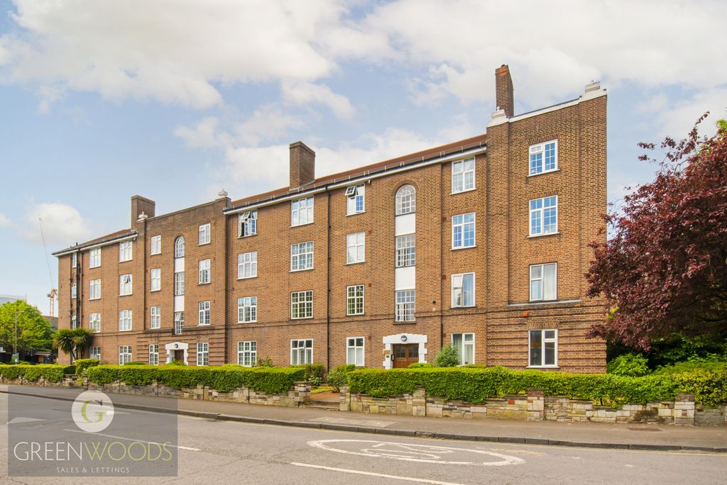 Property photo 1 of 15 Two Bedroom Flat For Sale In Norbiton Hall - Kt2