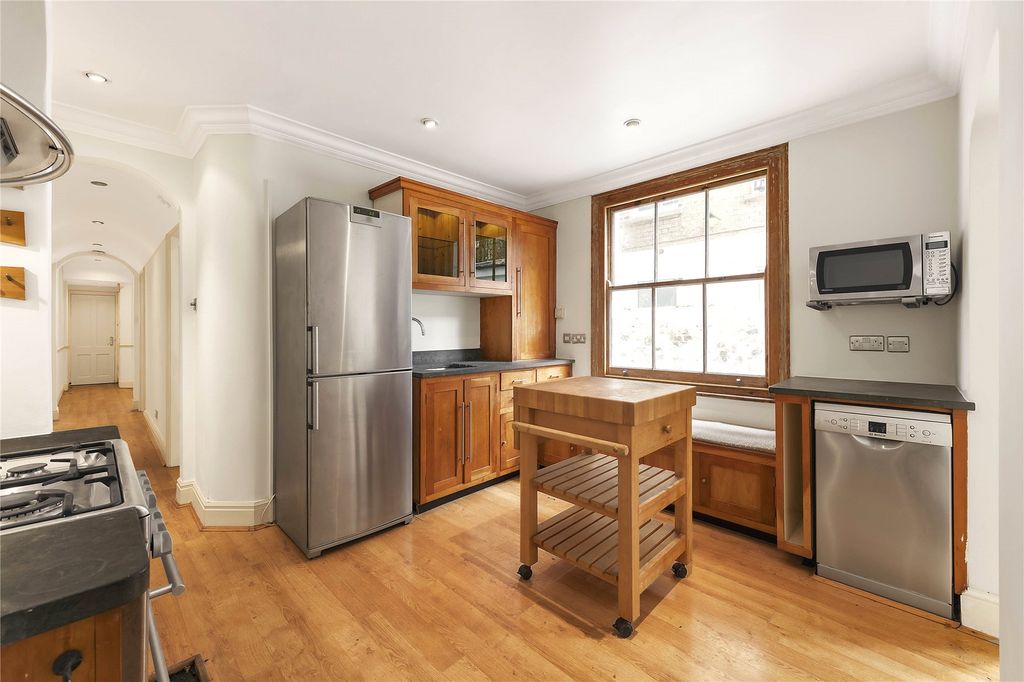 Property photo 3 of 7 Kitchen