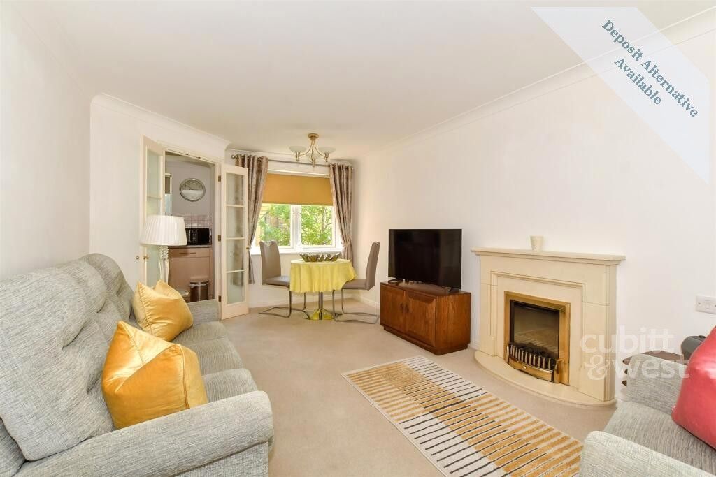 Property photo 2 of 13 Lounge