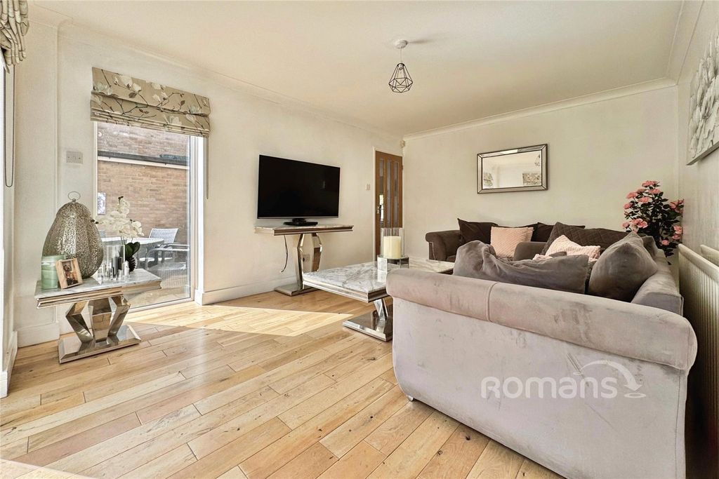 Property photo 3 of 20 Living Room