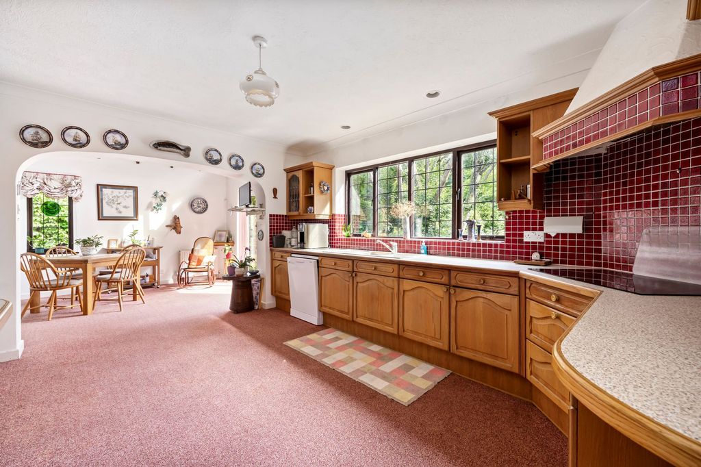 Property photo 2 of 34