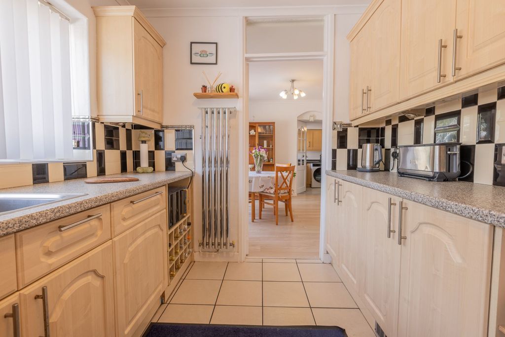 Property photo 3 of 40