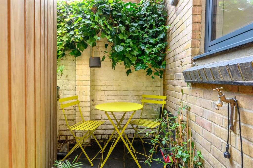 Property photo 2 of 44 Terrace