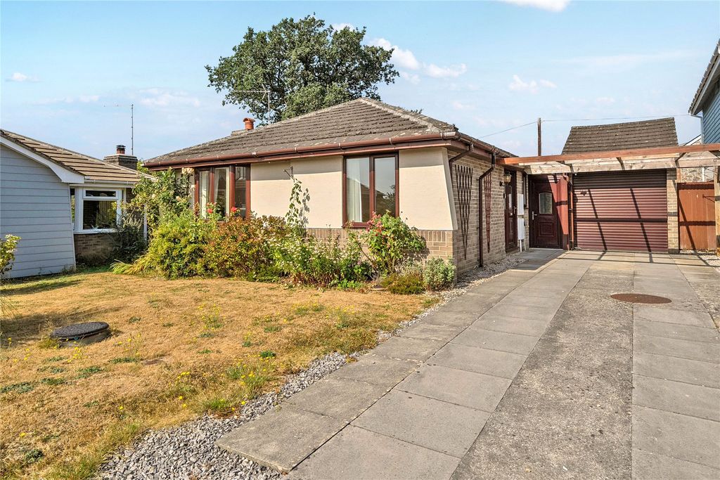 Property photo 1 of 10 1 - Front