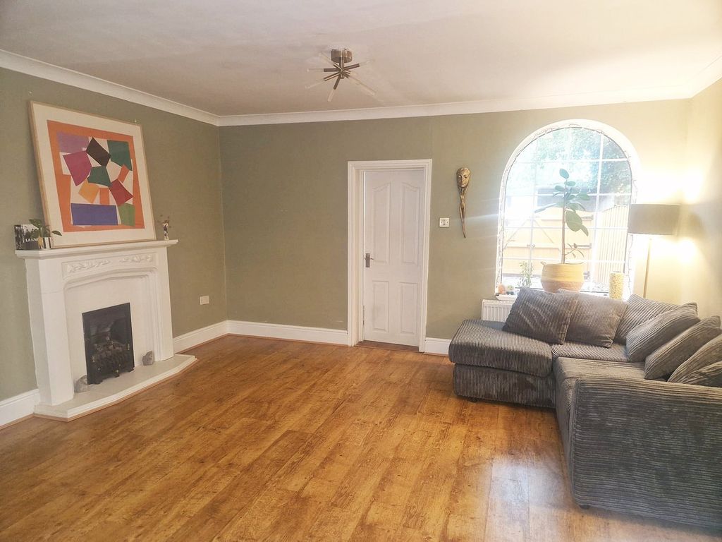 Property photo 3 of 29