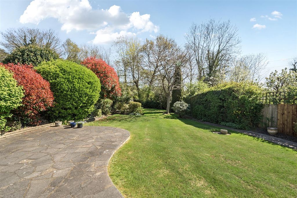 Property photo 2 of 18 Garden: