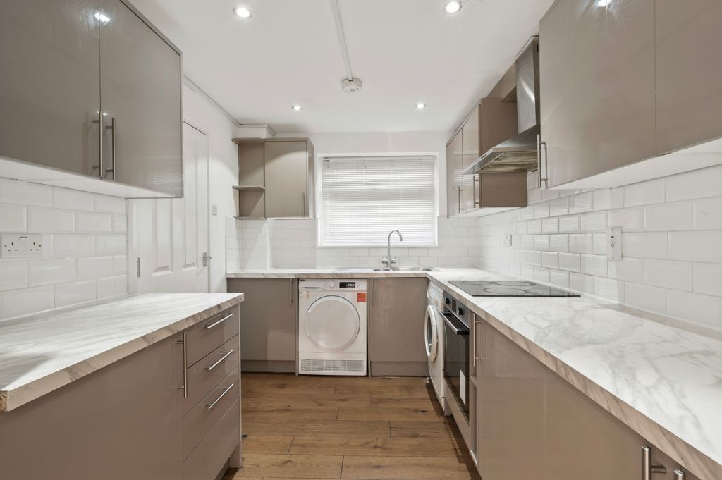 Property photo 2 of 11 Picture No. 08