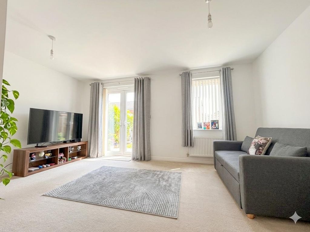 Property photo 2 of 11 Living Room