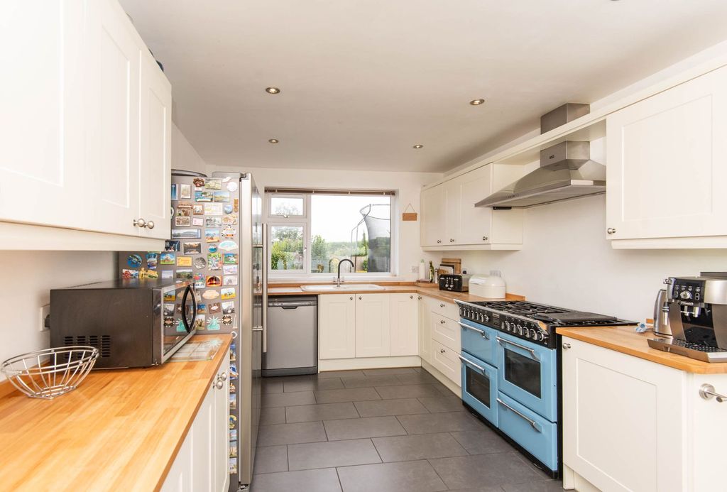 Property photo 2 of 36