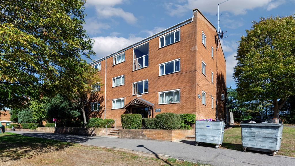 Property photo 1 of 12 215 Peabody Hill, Tulse Hill, London, Se21 8La