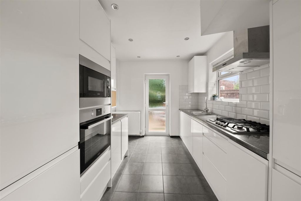 Property photo 3 of 17 5