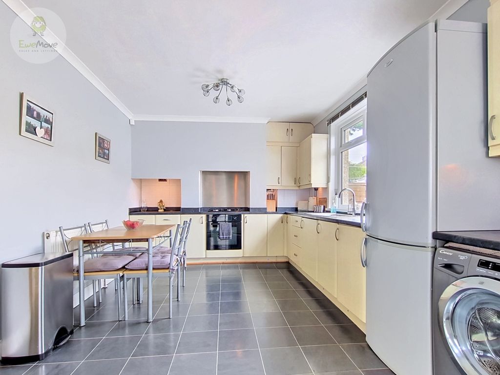 Property photo 2 of 14 180-Elmfield-Drive_00001