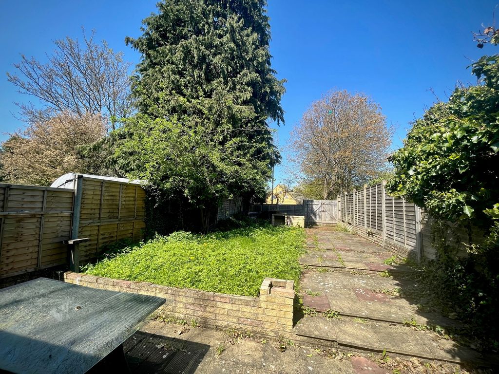 Property photo 2 of 7 Garden