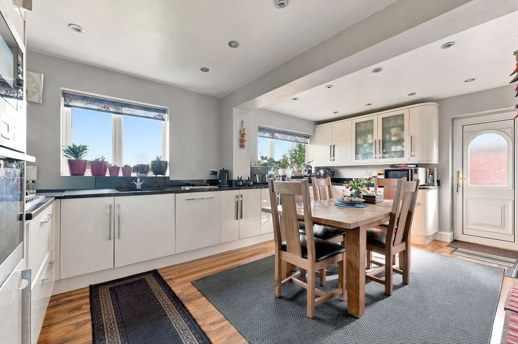 Property photo 2 of 37