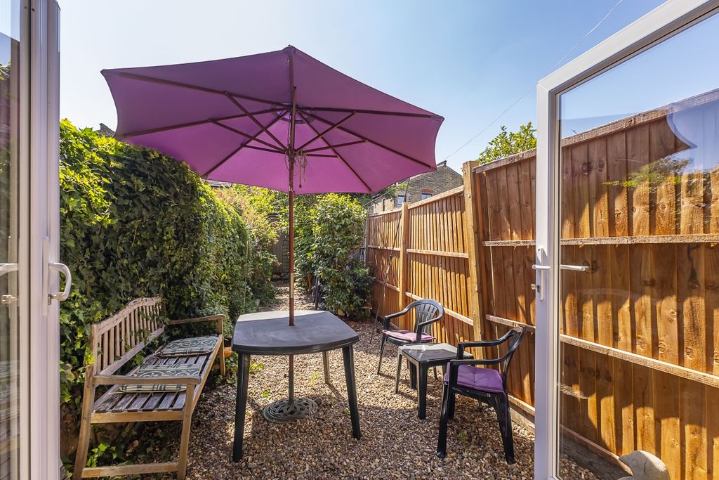 Property photo 3 of 17 32-Isis-Street-0015