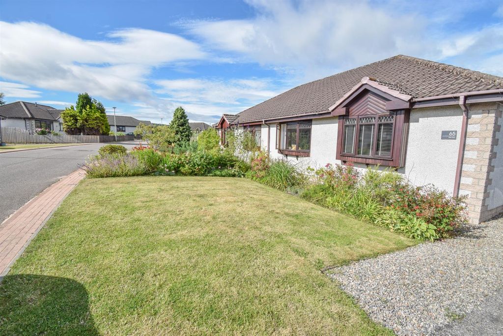 Property photo 2 of 19 Front Garden