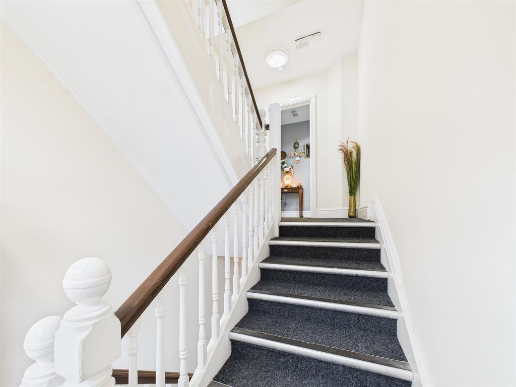 Property photo 3 of 29 Cam03604G0-Pr0155-Still025.Jpg