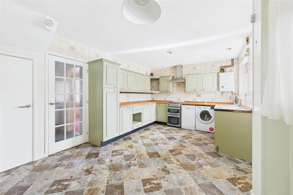 Property photo 3 of 17 Kitchen Diner