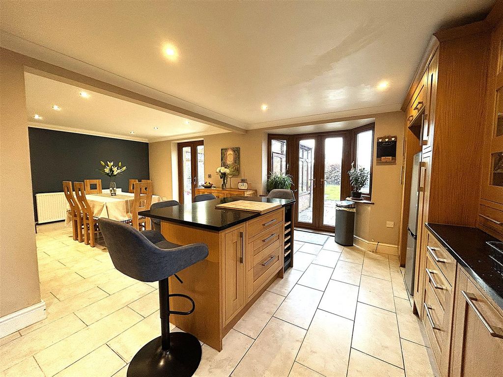 Property photo 3 of 33 Kitchen Diner