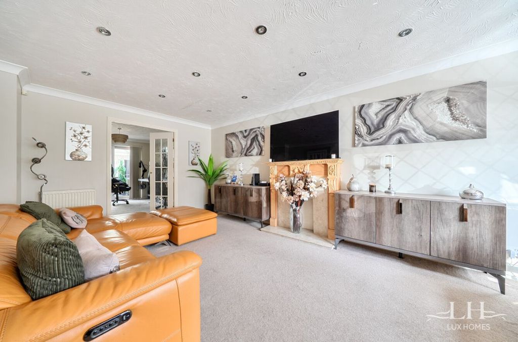 Property photo 2 of 21