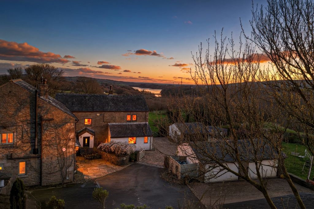 Property photo 3 of 50 4703426