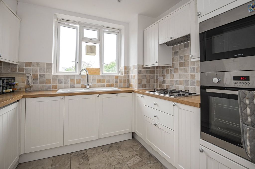 Property photo 2 of 13 Picture No. 02
