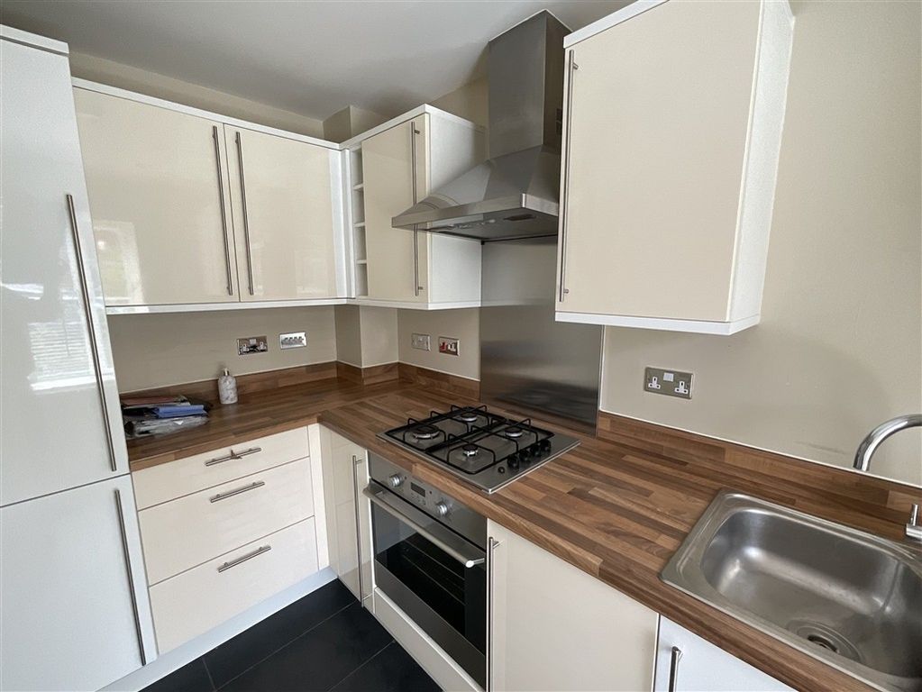 Property photo 2 of 8 Kitchen